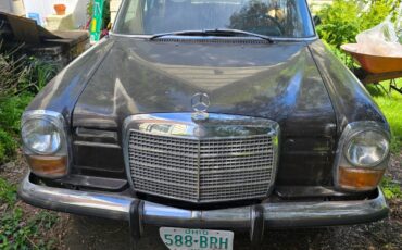 Mercedes-Benz-Other-1973-Sedan-14
