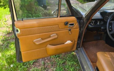 Mercedes-Benz-Other-1973-Sedan-5