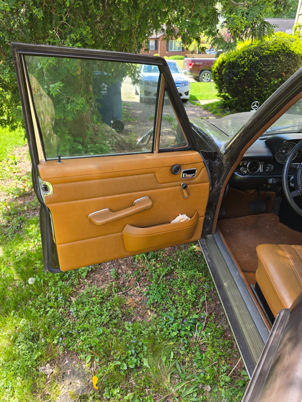 Mercedes-Benz-Other-1973-Sedan-5