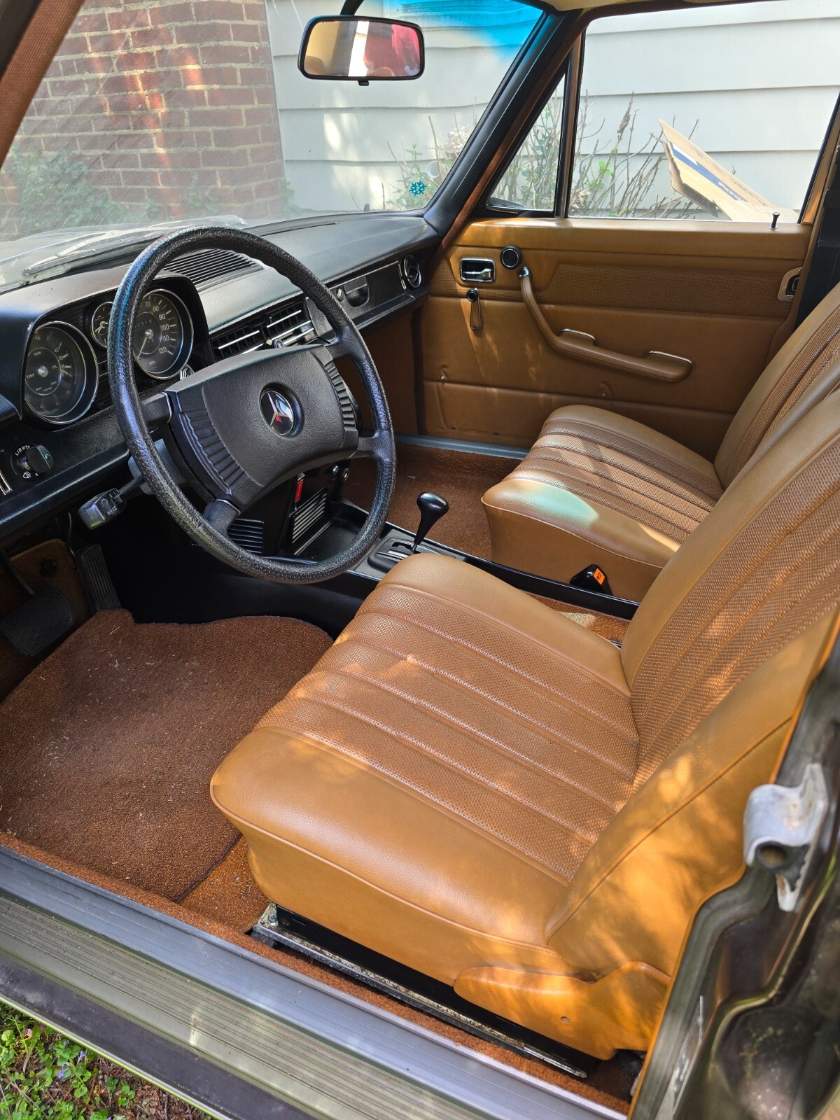 Mercedes-Benz-Other-1973-Sedan-7
