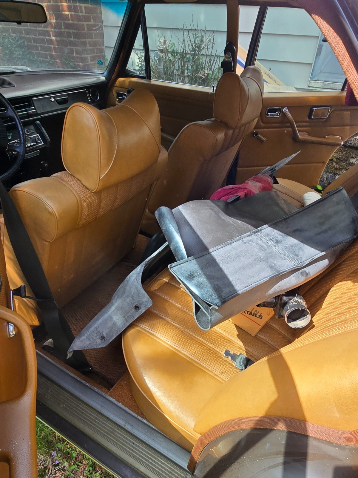 Mercedes-Benz-Other-1973-Sedan-9
