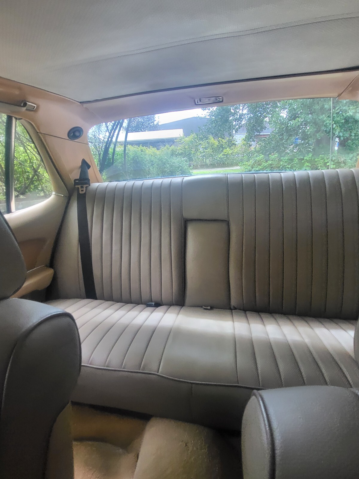 Mercedes-Benz-Other-1976-Sedan-15