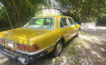 Mercedes-Benz-Other-1976-Sedan-4