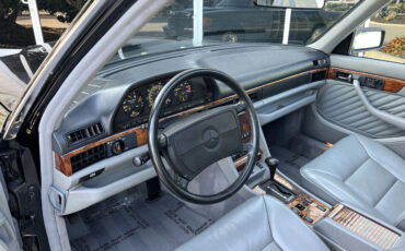 Mercedes-Benz-Other-1991-Sedan-10