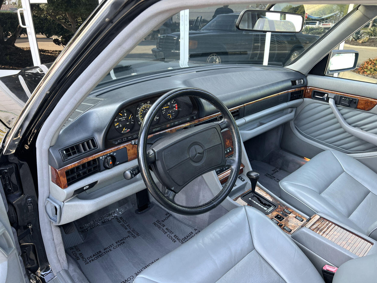Mercedes-Benz-Other-1991-Sedan-10