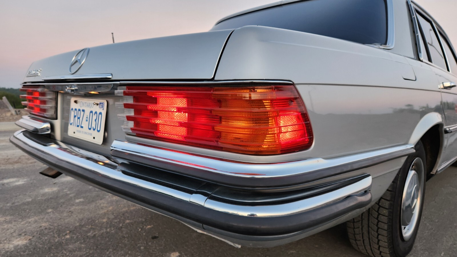 Mercedes-Benz-S-Class-1977-Sedan-10