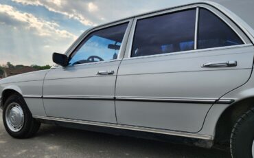 Mercedes-Benz-S-Class-1977-Sedan-11
