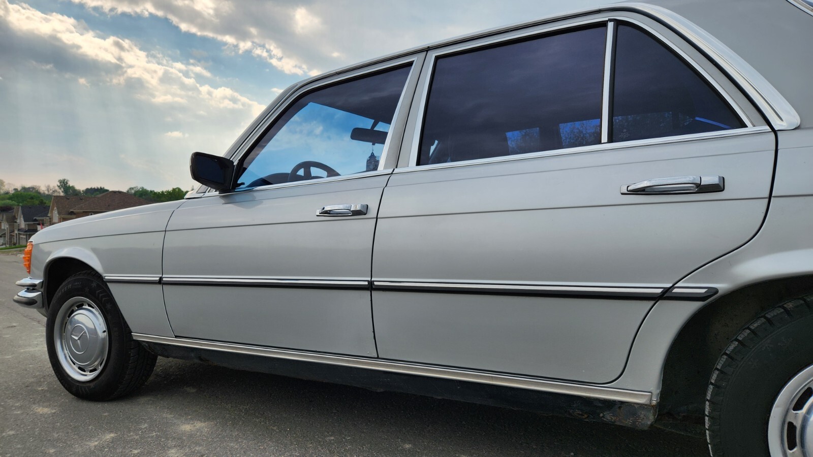 Mercedes-Benz-S-Class-1977-Sedan-11