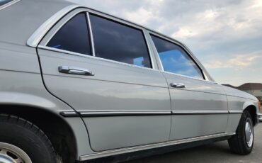 Mercedes-Benz-S-Class-1977-Sedan-12