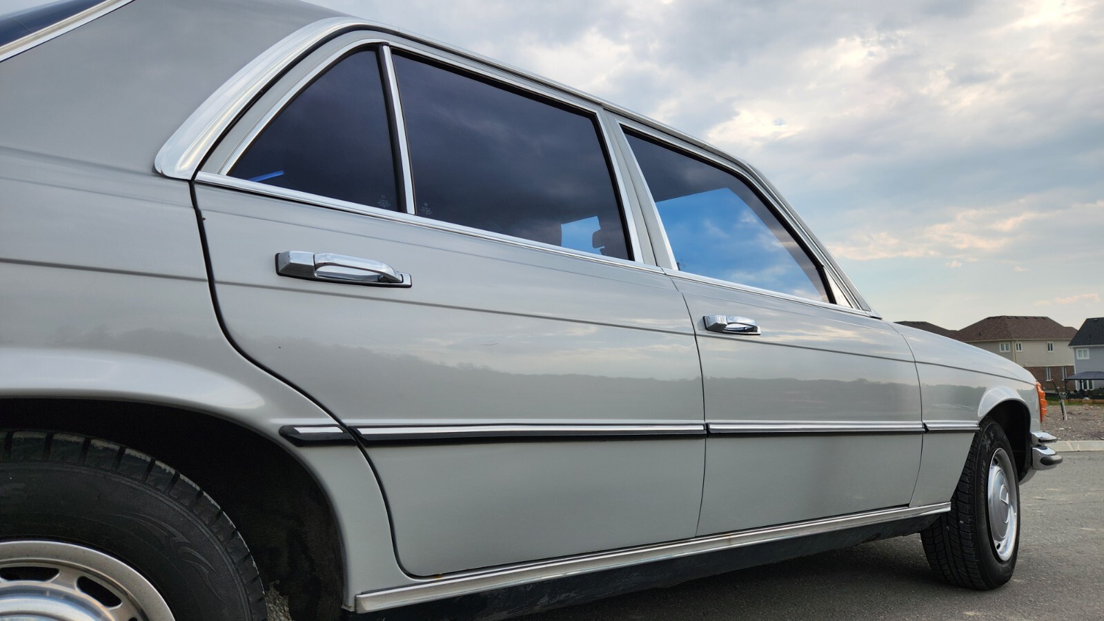Mercedes-Benz-S-Class-1977-Sedan-12