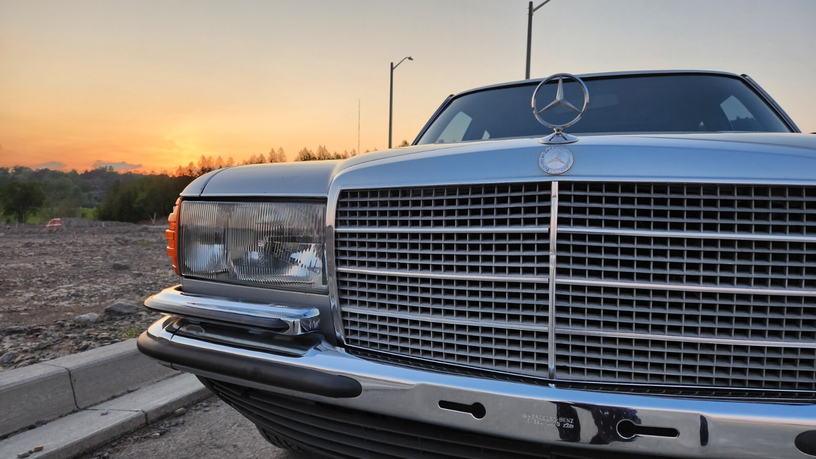 Mercedes-Benz-S-Class-1977-Sedan-13