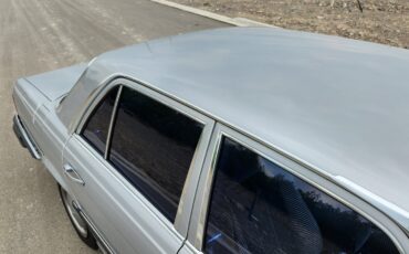 Mercedes-Benz-S-Class-1977-Sedan-15