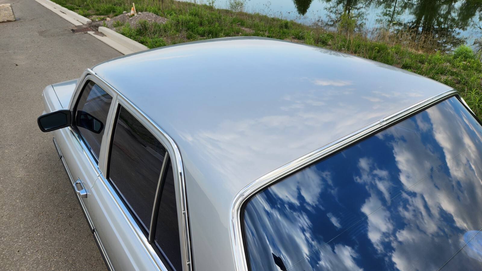 Mercedes-Benz-S-Class-1977-Sedan-16