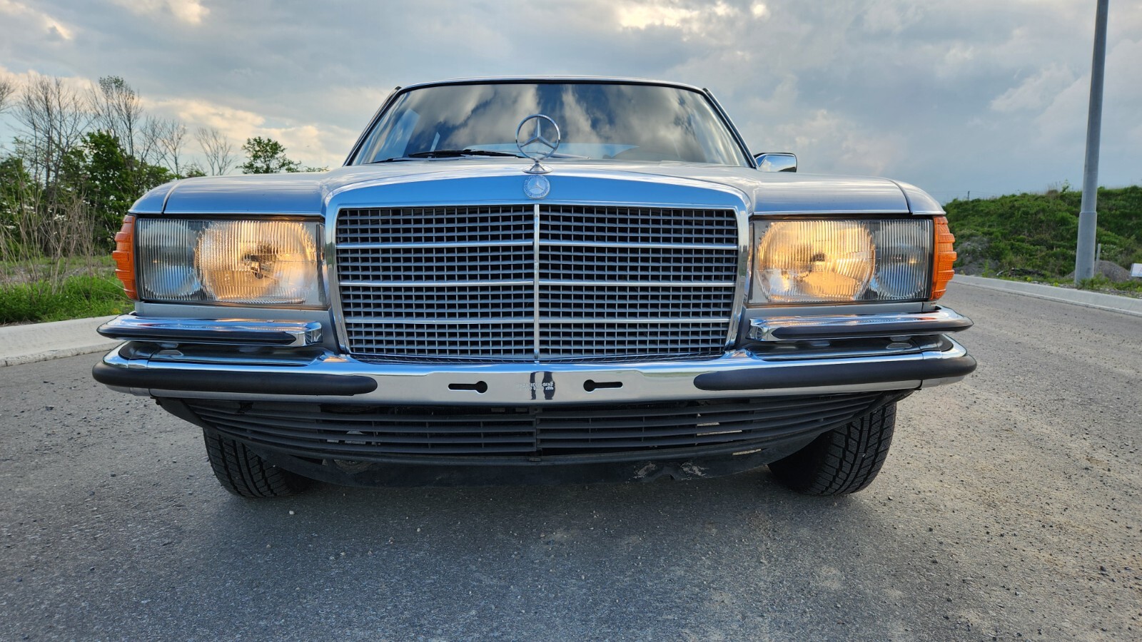 Mercedes-Benz-S-Class-1977-Sedan-2