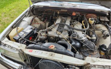 Mercedes-Benz-S-Class-1977-Sedan-20