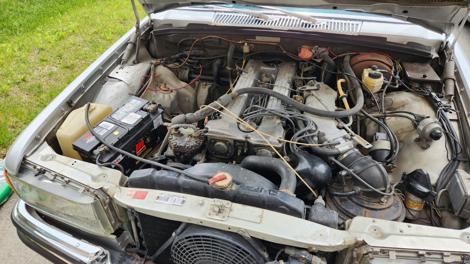 Mercedes-Benz-S-Class-1977-Sedan-20