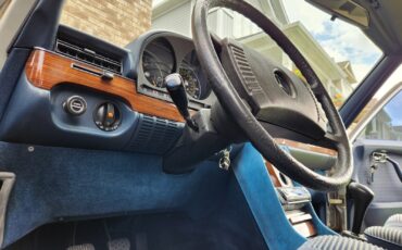 Mercedes-Benz-S-Class-1977-Sedan-3