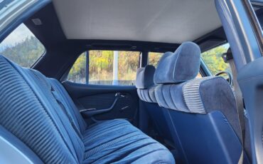 Mercedes-Benz-S-Class-1977-Sedan-7