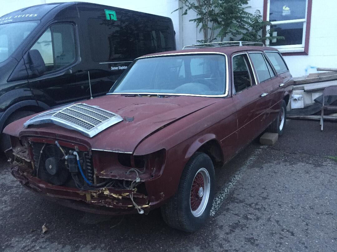 Mercedes-Benz-S-Class-1978-Wagon-25