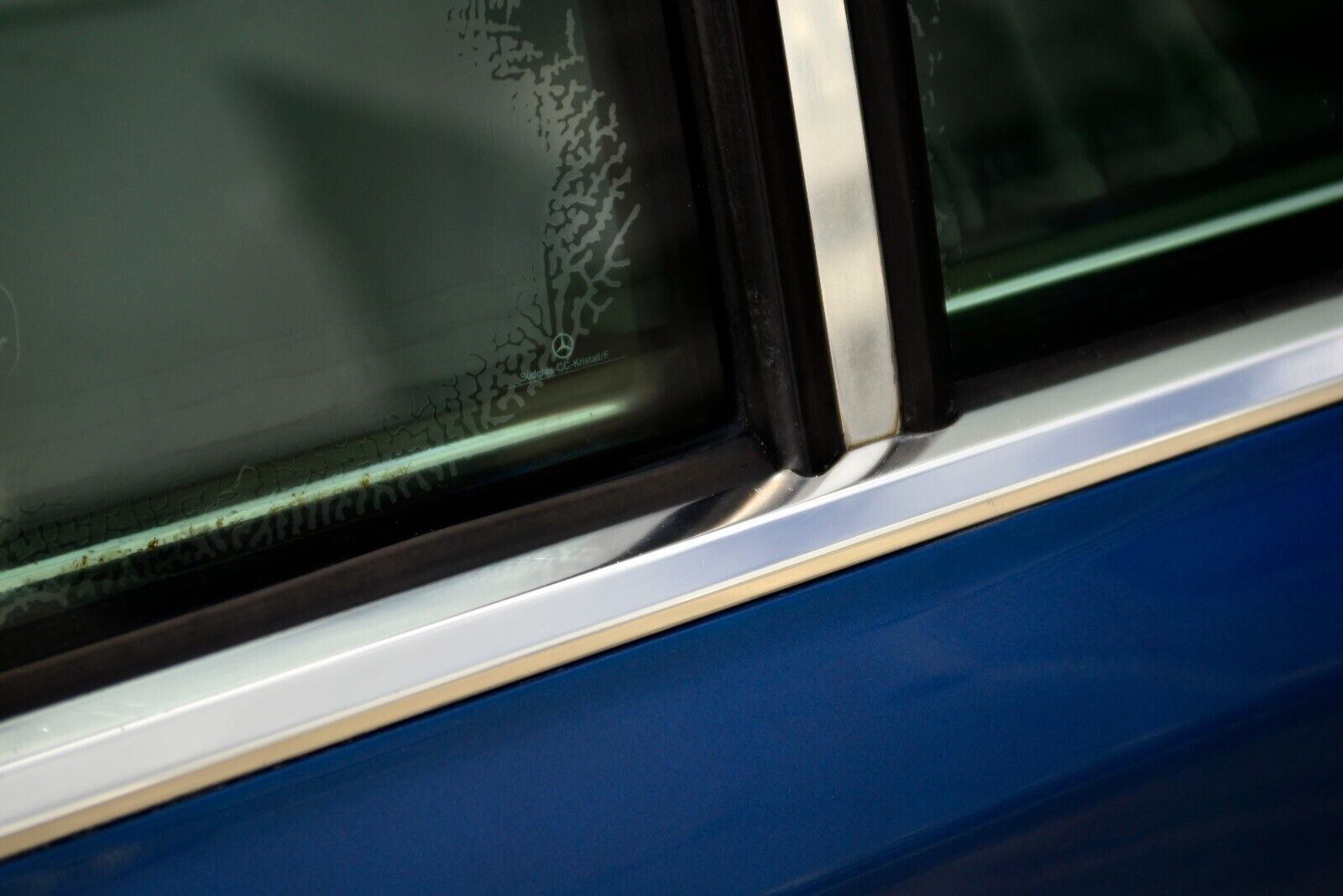 Mercedes-Benz-S-Class-1985-Sedan-10
