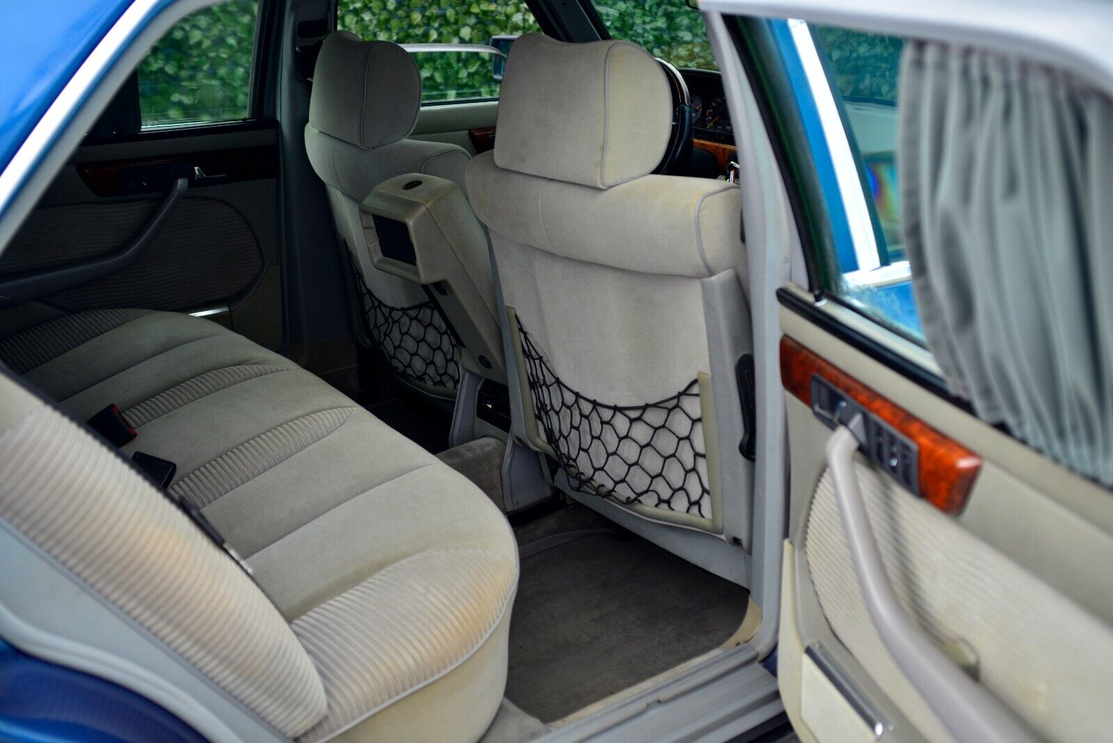 Mercedes-Benz-S-Class-1985-Sedan-17