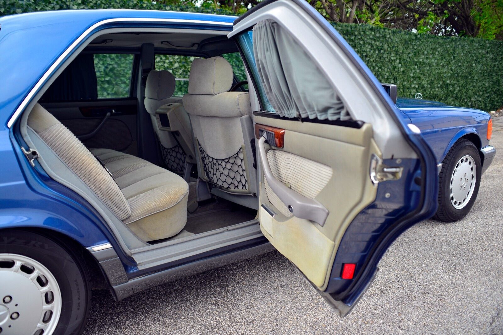 Mercedes-Benz-S-Class-1985-Sedan-18