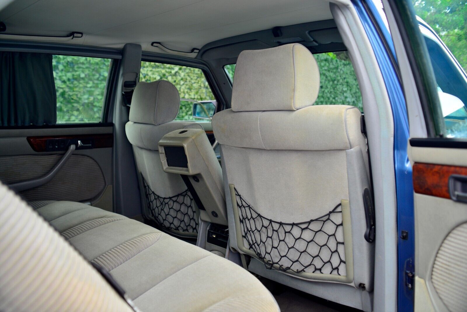 Mercedes-Benz-S-Class-1985-Sedan-19