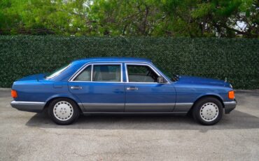 Mercedes-Benz-S-Class-1985-Sedan-2