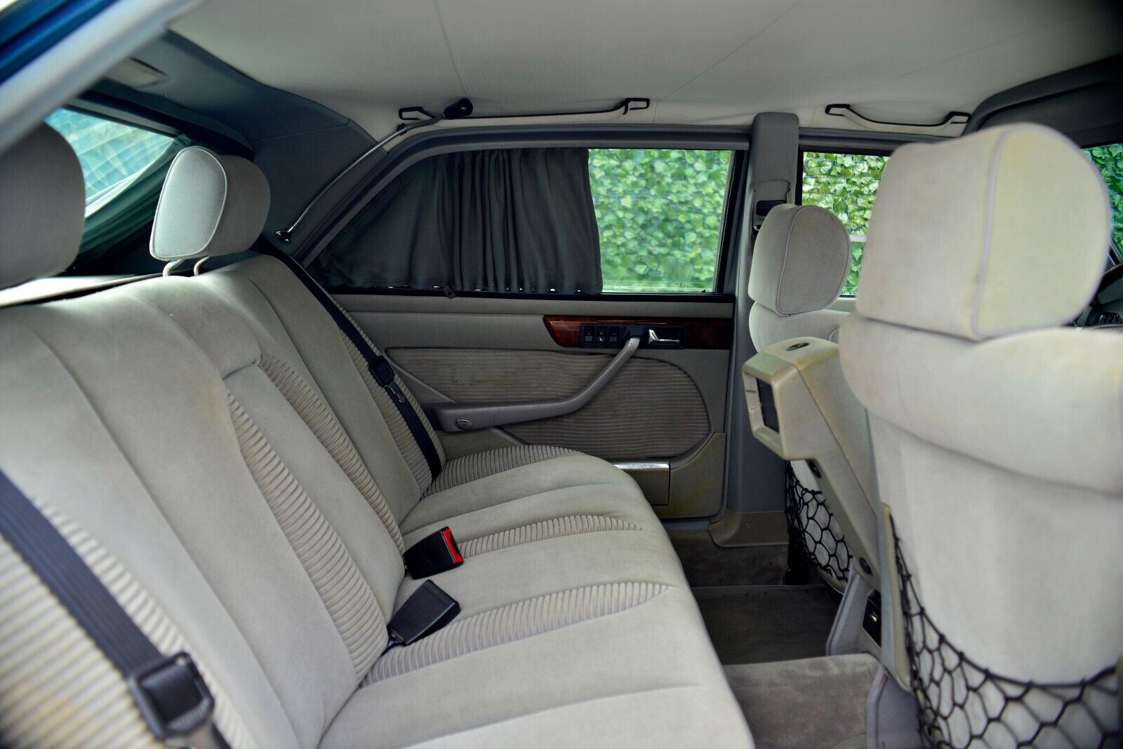 Mercedes-Benz-S-Class-1985-Sedan-21