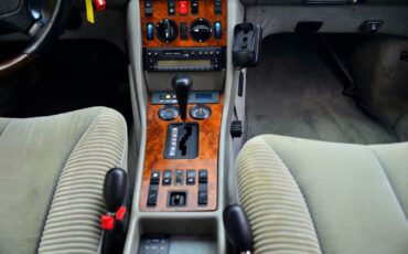 Mercedes-Benz-S-Class-1985-Sedan-25