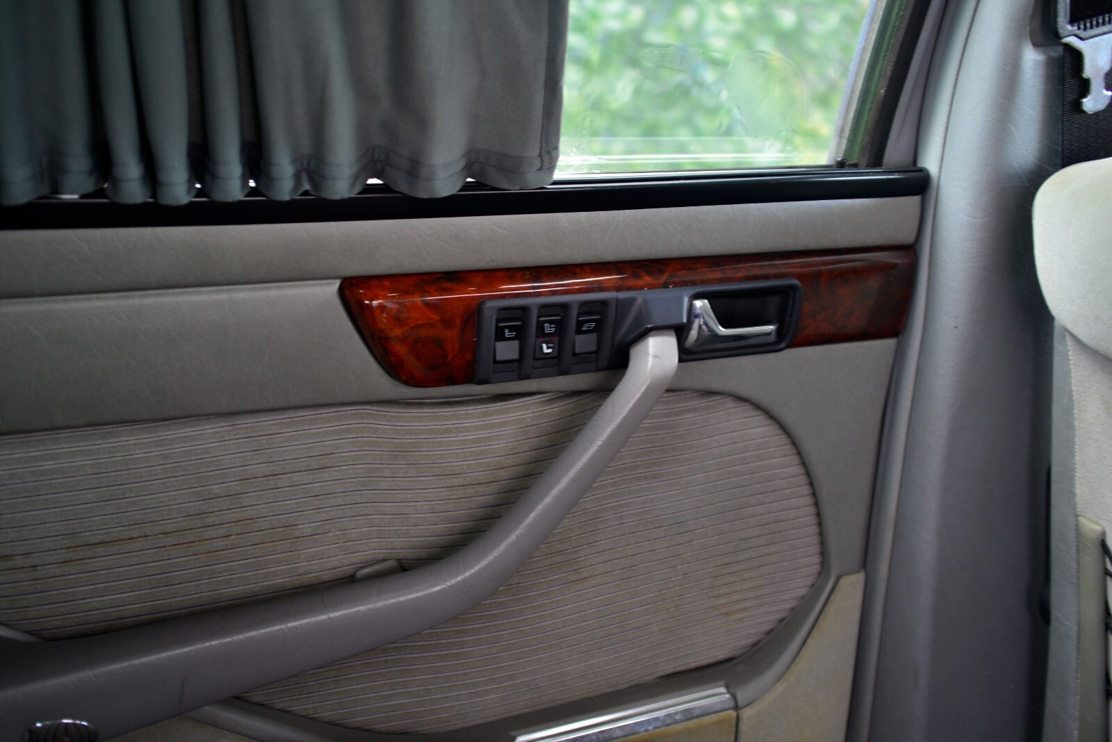 Mercedes-Benz-S-Class-1985-Sedan-27