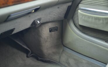 Mercedes-Benz-S-Class-1985-Sedan-30