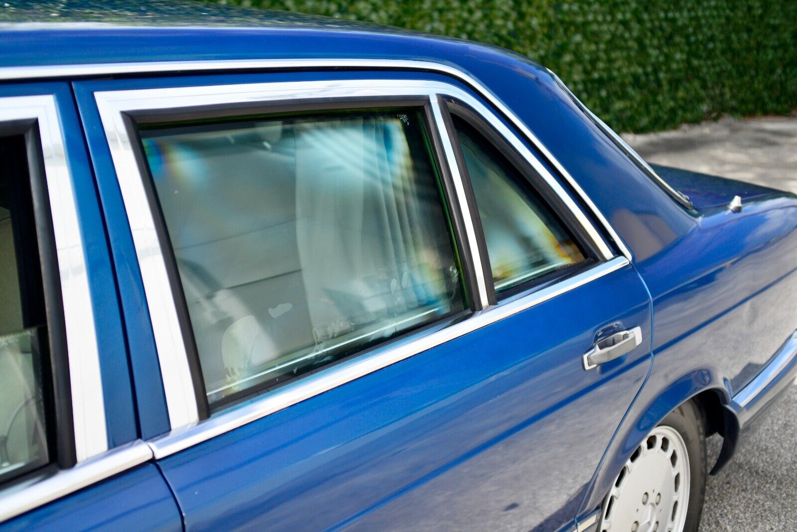 Mercedes-Benz-S-Class-1985-Sedan-32