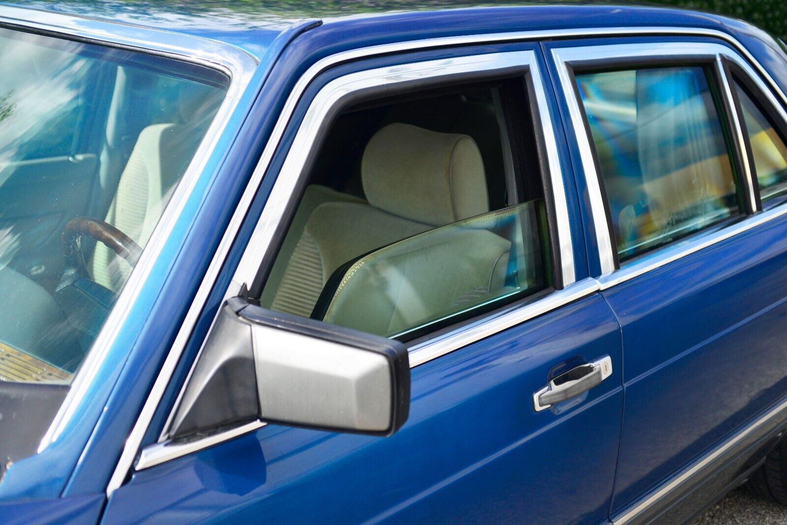 Mercedes-Benz-S-Class-1985-Sedan-33