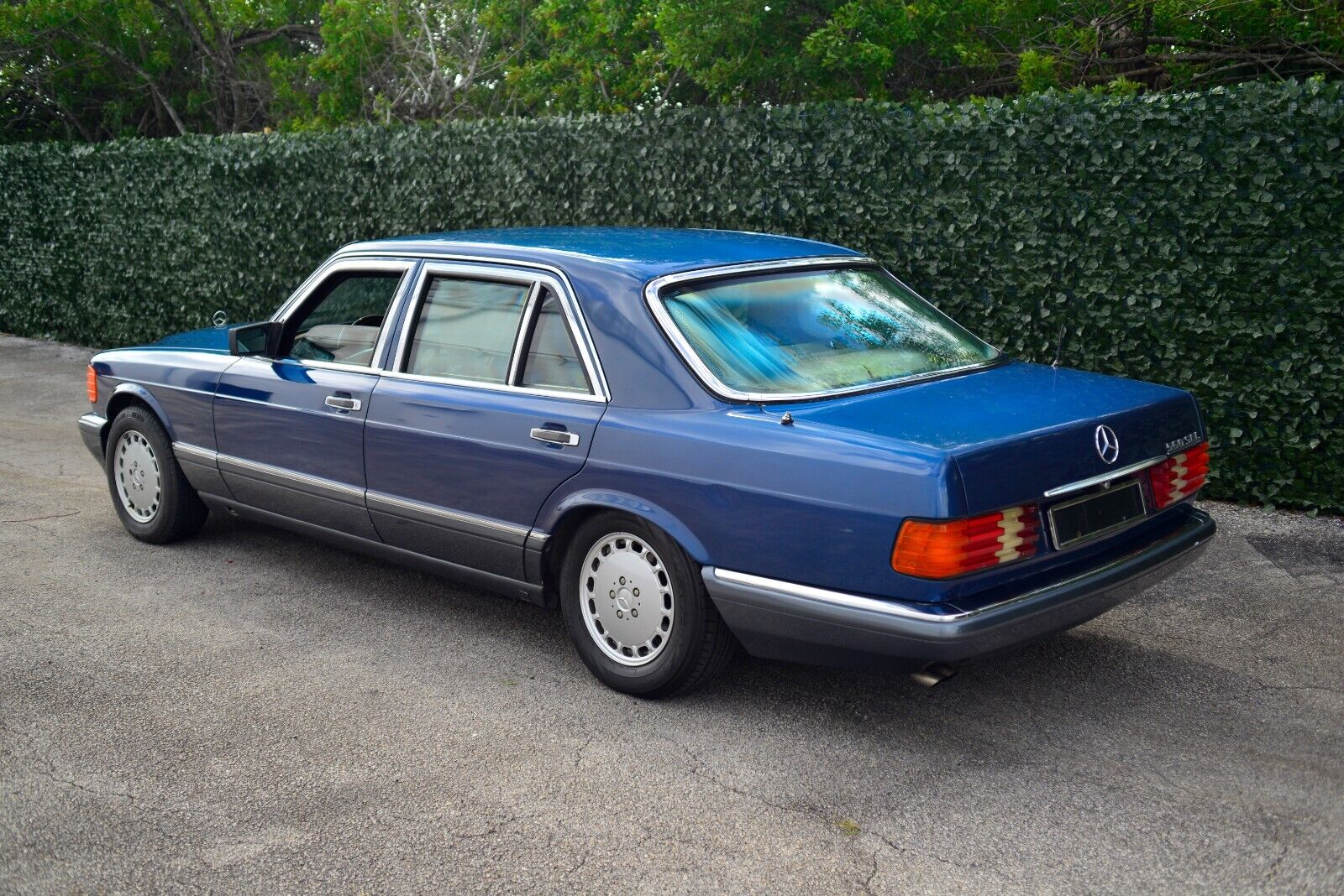 Mercedes-Benz-S-Class-1985-Sedan-34
