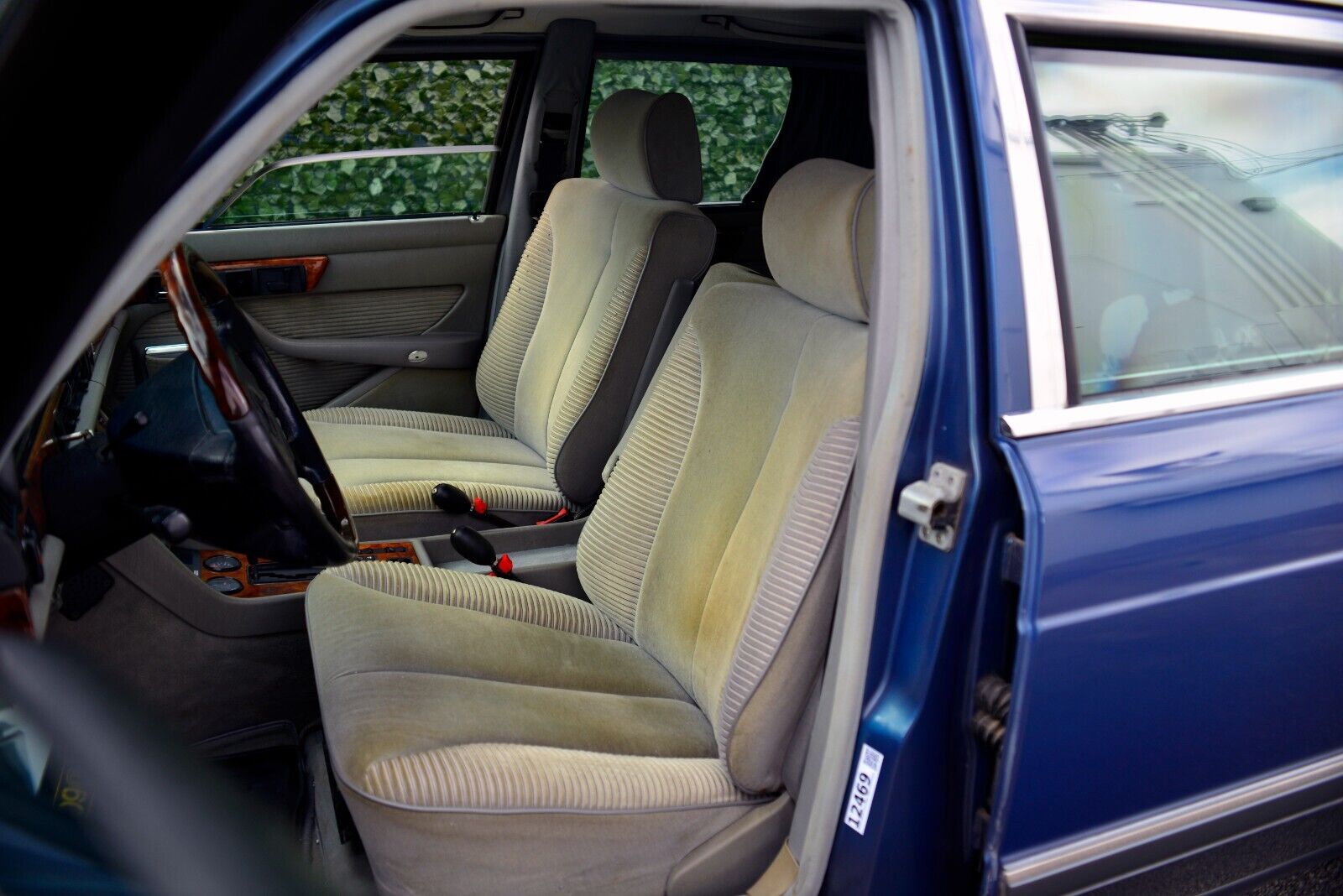 Mercedes-Benz-S-Class-1985-Sedan-36