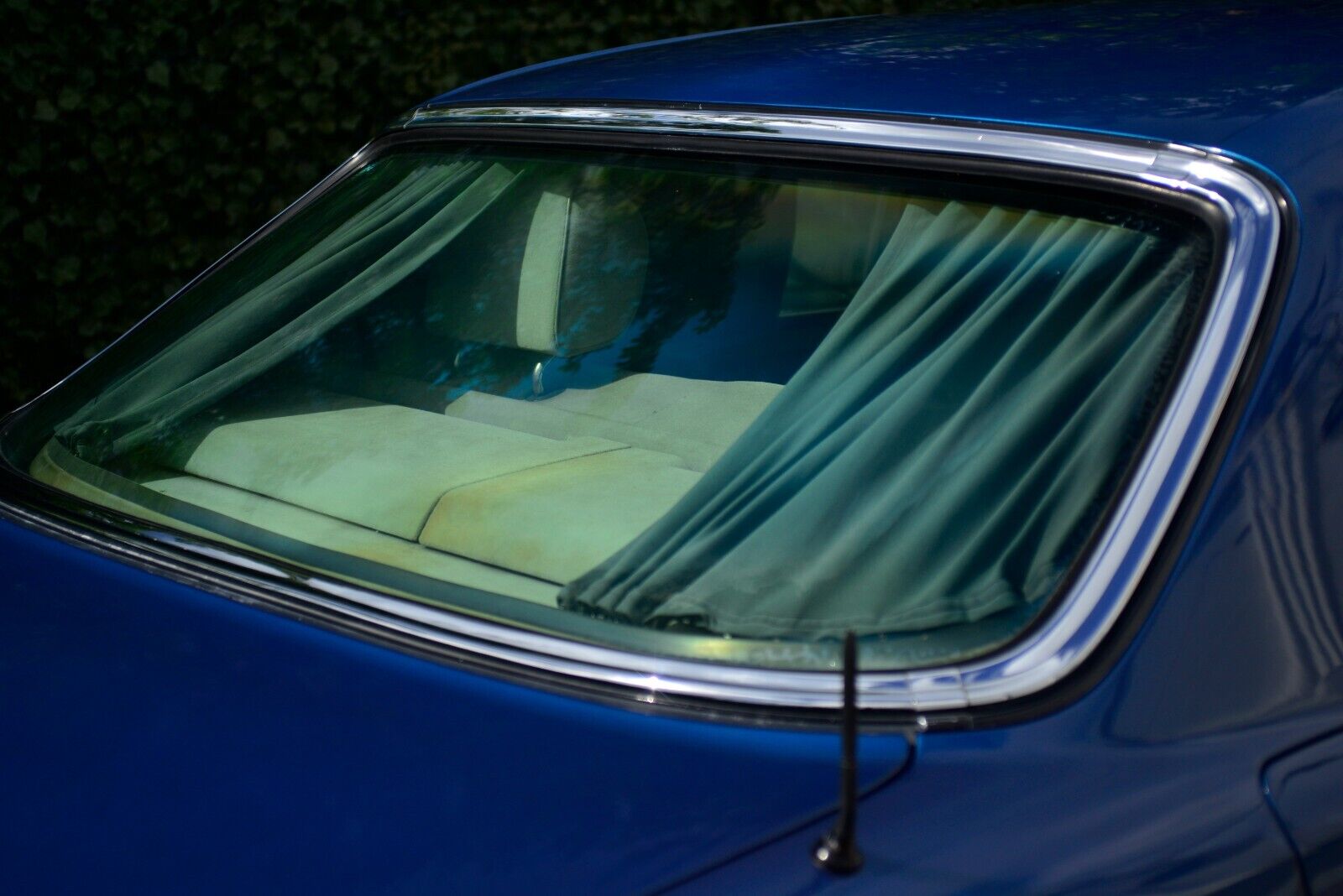 Mercedes-Benz-S-Class-1985-Sedan-6