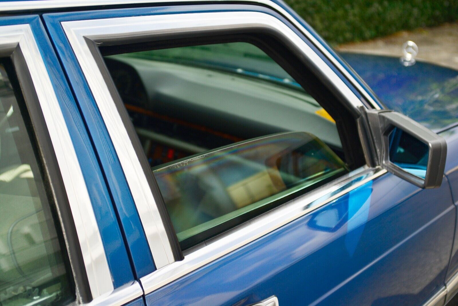 Mercedes-Benz-S-Class-1985-Sedan-9