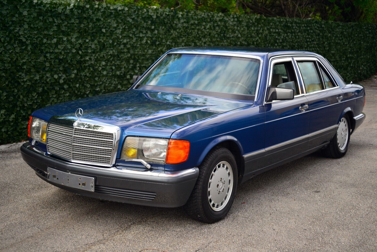 Mercedes-Benz S-Class 1985 Sedan