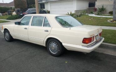 Mercedes-Benz-S-Class-1987-Sedan-1