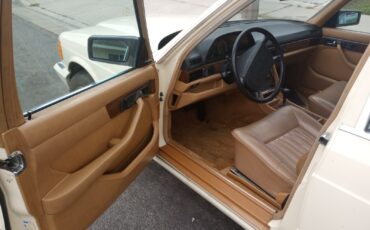 Mercedes-Benz-S-Class-1987-Sedan-11