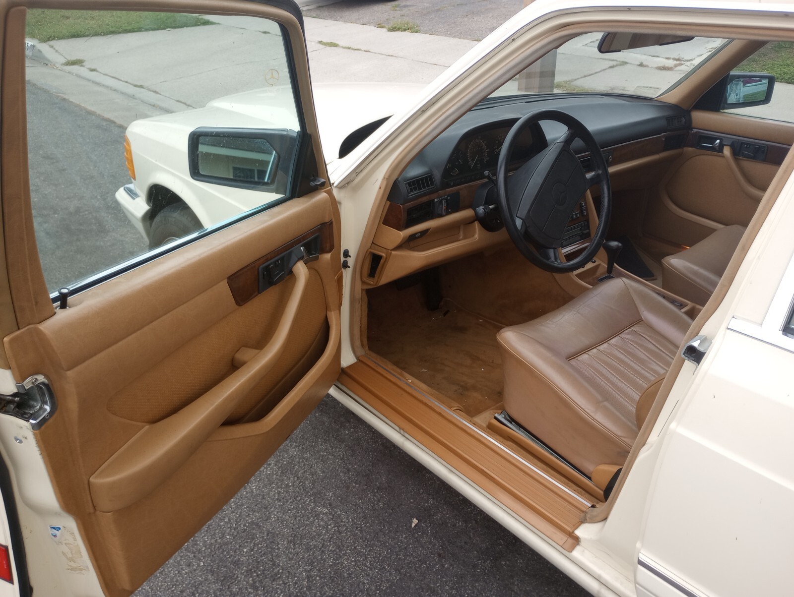 Mercedes-Benz-S-Class-1987-Sedan-11