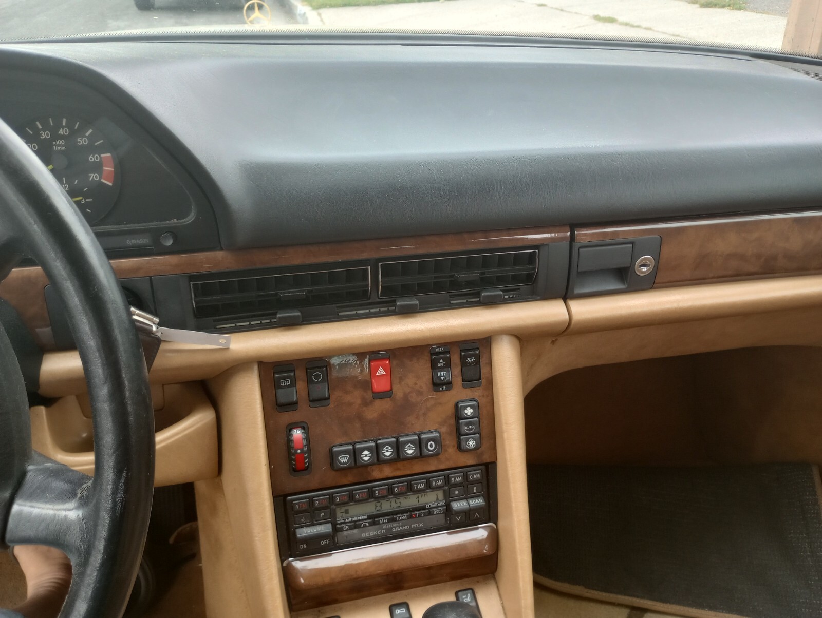 Mercedes-Benz-S-Class-1987-Sedan-15