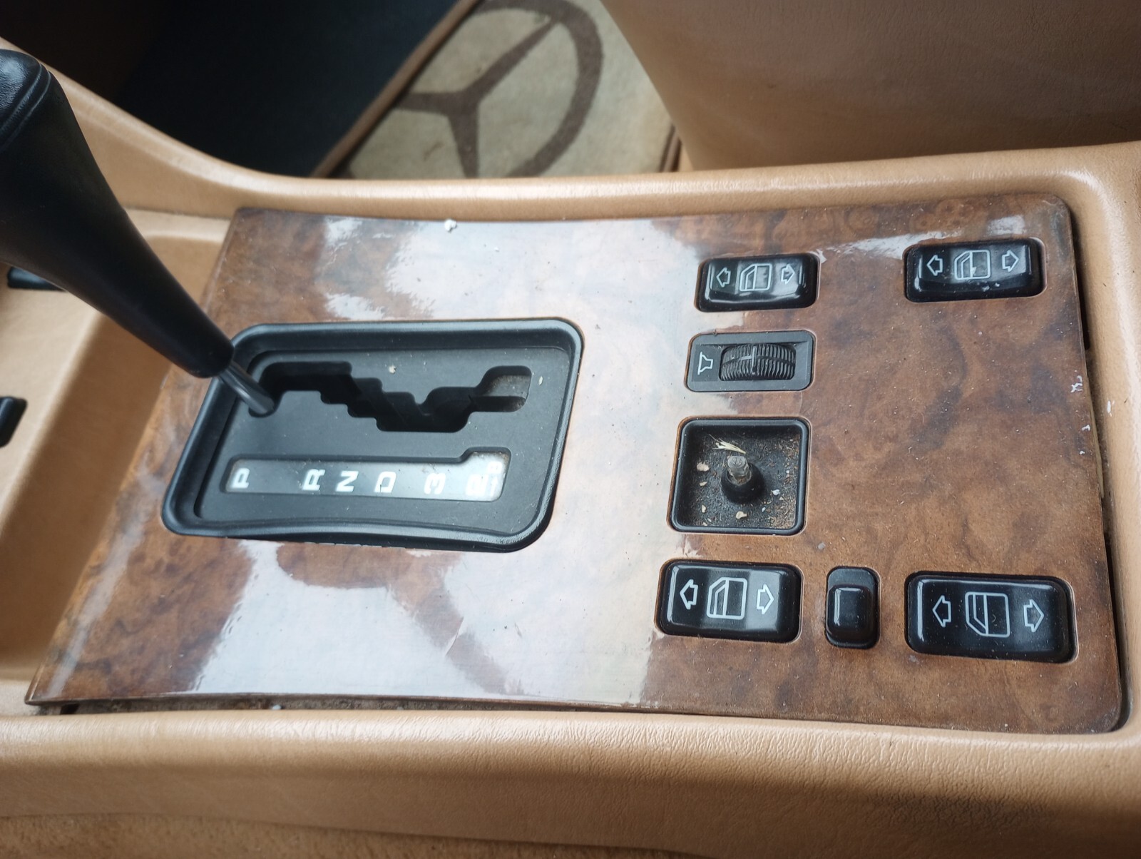Mercedes-Benz-S-Class-1987-Sedan-17