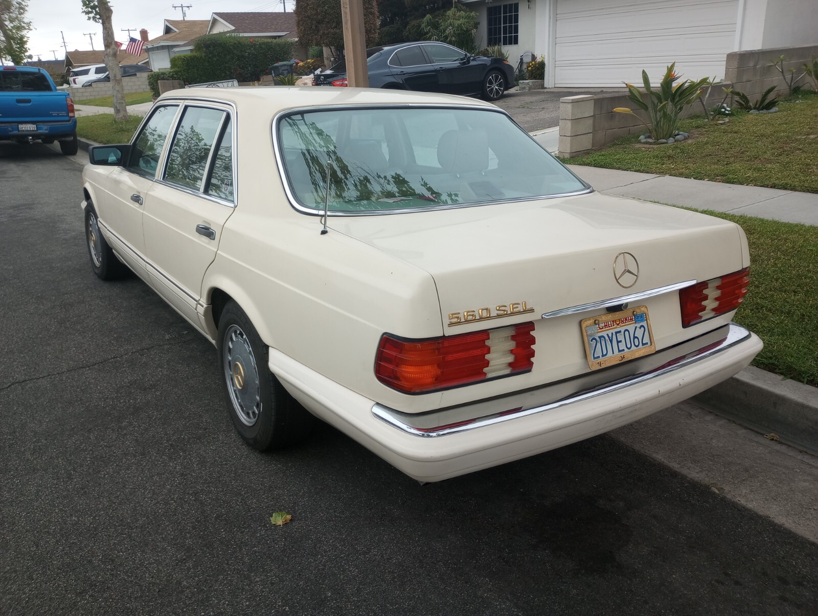 Mercedes-Benz-S-Class-1987-Sedan-2