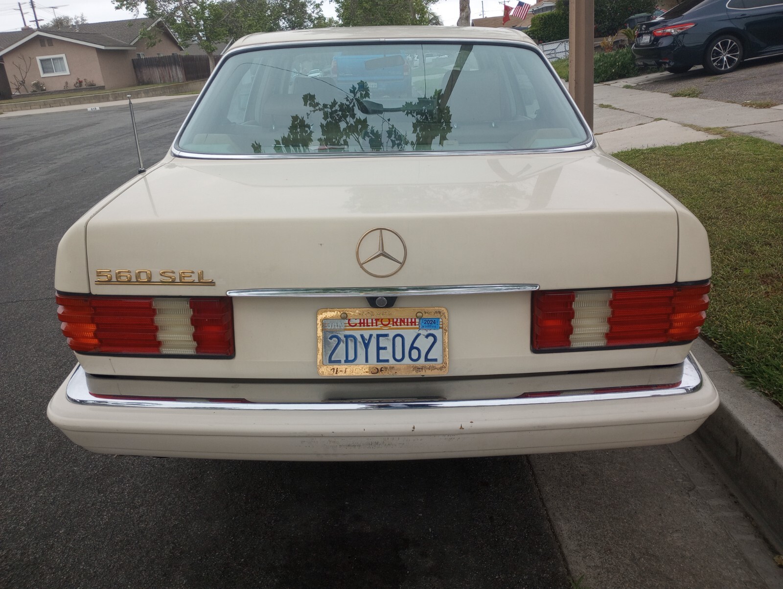 Mercedes-Benz-S-Class-1987-Sedan-3