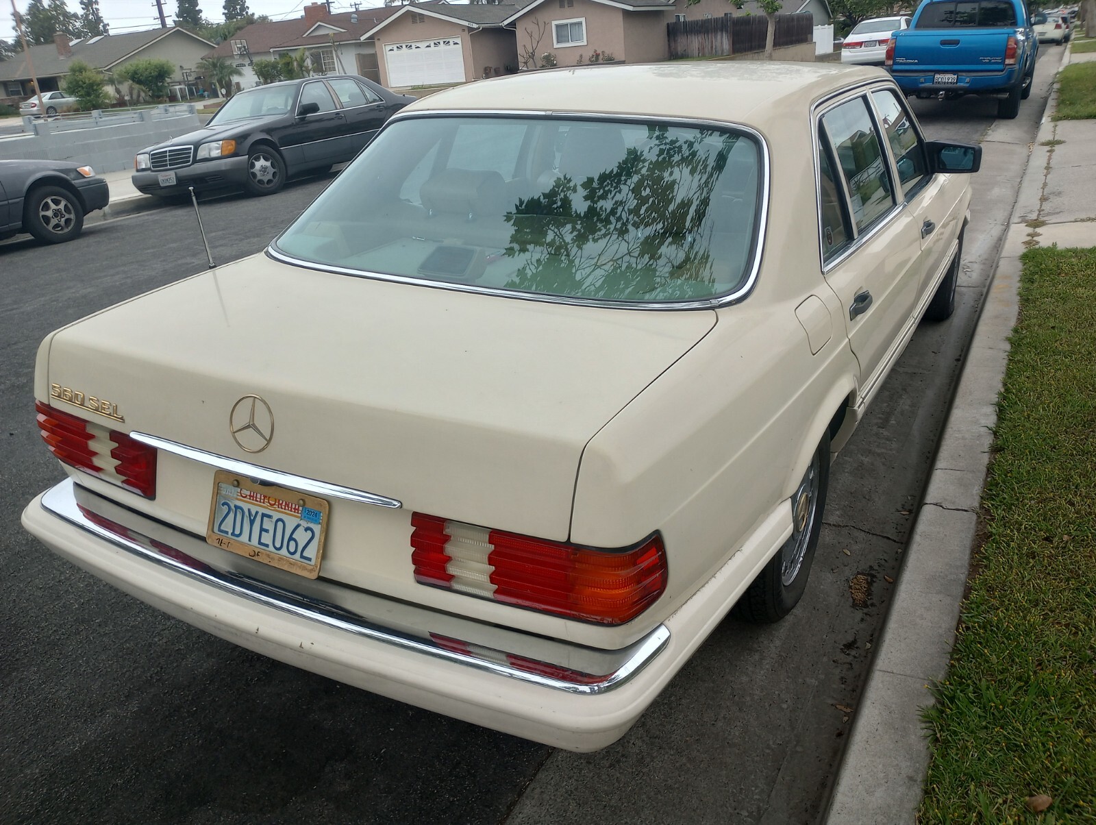 Mercedes-Benz-S-Class-1987-Sedan-4