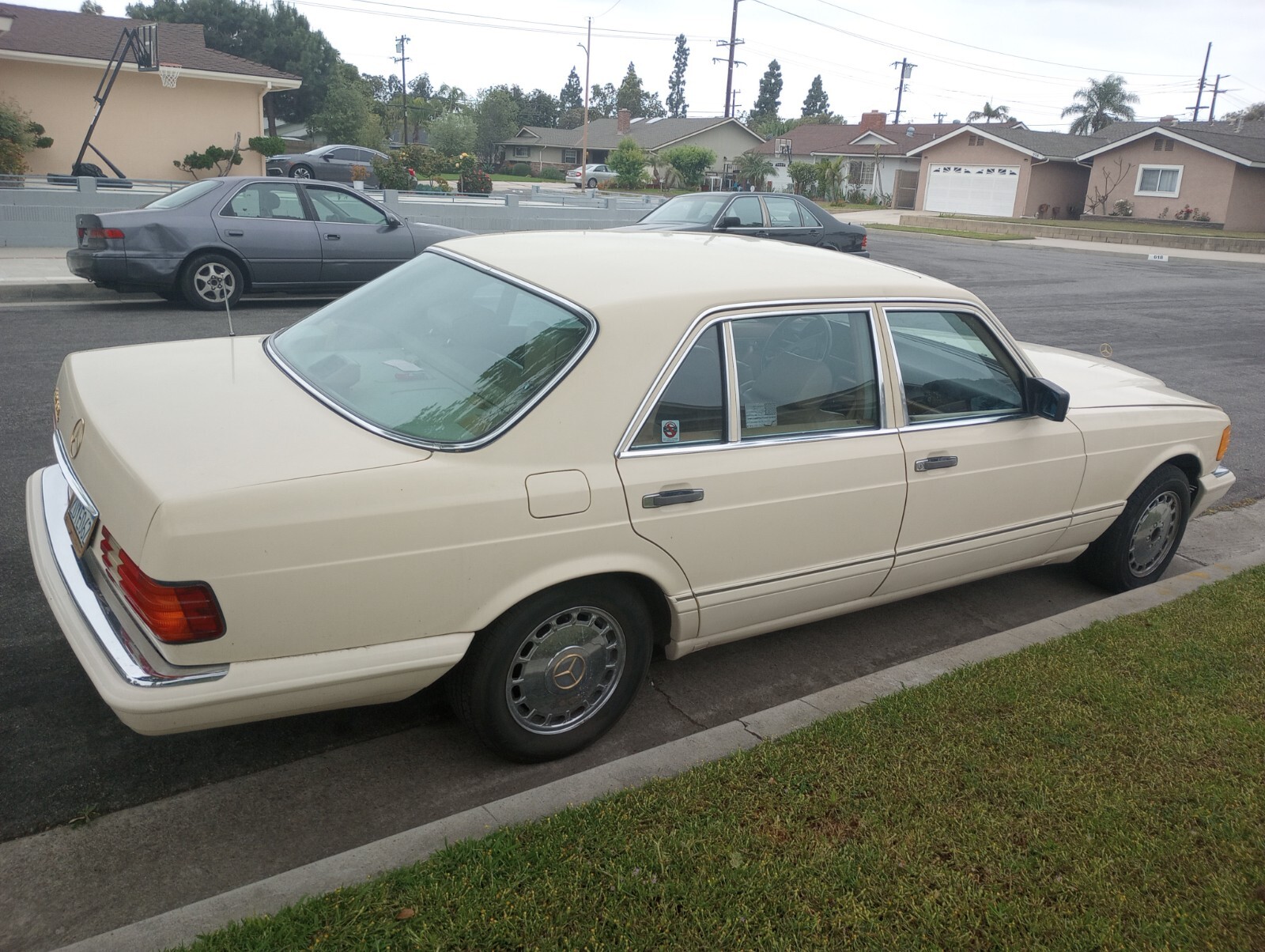Mercedes-Benz-S-Class-1987-Sedan-5