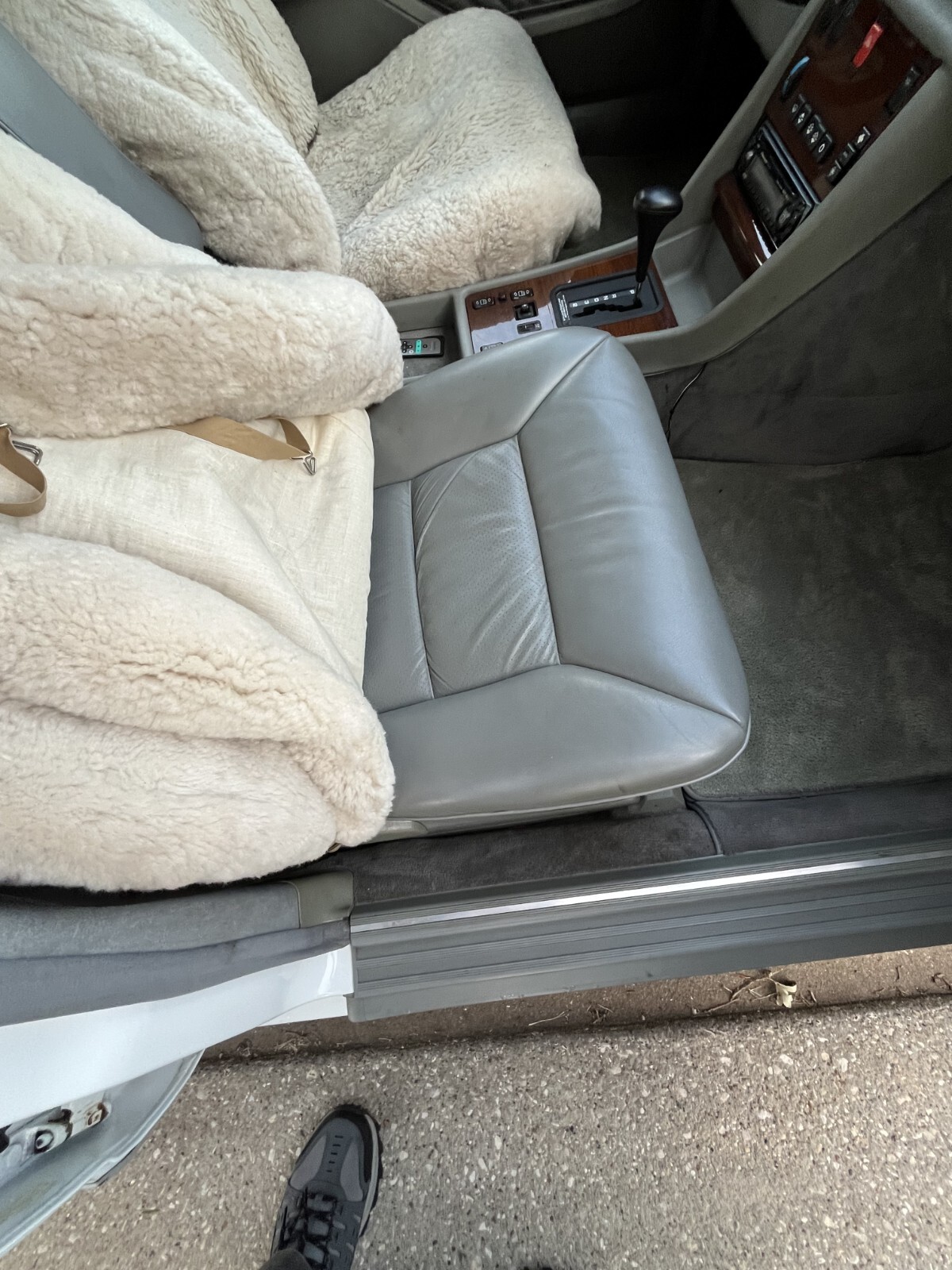 Mercedes-Benz-S-Class-1991-Sedan-11