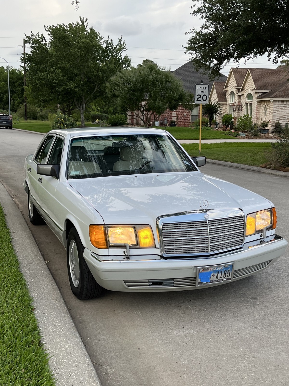 Mercedes-Benz-S-Class-1991-Sedan-3